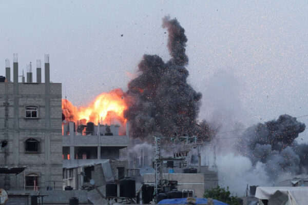 In northern Gaza's Jabalia area, an Israeli airstrike targeted the Tal al-Zaatar refugee camp, leading to the deaths of 33 people, including 21 women, with at least 70 others injured. The Al-Awda hospital confirmed that 22 deaths had been recorded. The Gaza Civil Defense Agency reported the total number of casualties, while Israeli military authorities stated they are investigating the incident. Since October 6, Israel has ramped up attacks in northern Gaza, aiming to counter Hamas fighters they claim are regrouping there. The United Nations and humanitarian agencies have raised concerns about the dire situation in northern Gaza. Civilians are facing severe hardships amidst heavy bombardment, with shortages in food, water, and medical aid. Many have lost their homes and have sought refuge in temporary shelters, adding to the region's humanitarian crisis. This conflict has put immense pressure on Gaza’s medical facilities, and the ongoing violence has left many families struggling to survive under perilous conditions.