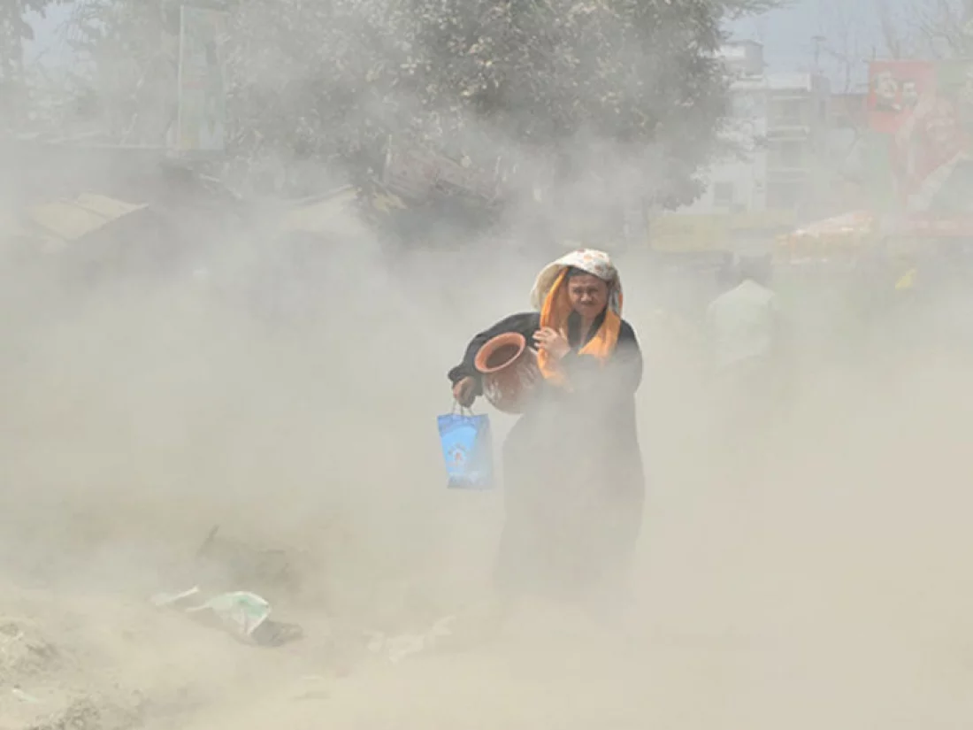 Delhi and Lahore in a dangerous position due to air pollution, Dhaka ranks sixth.